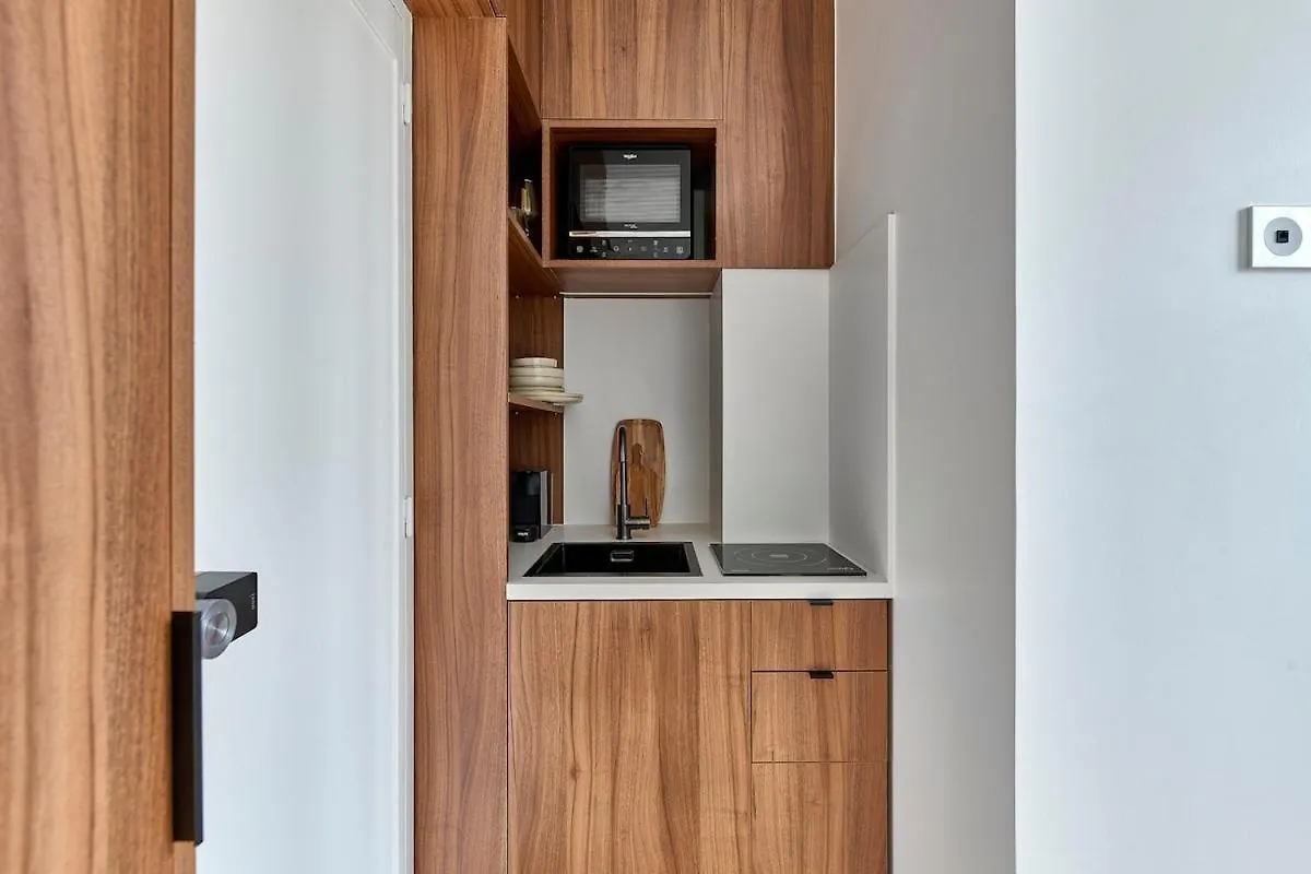 Lively & Trendy Neighborhood Metro L11 Apartment Paris France